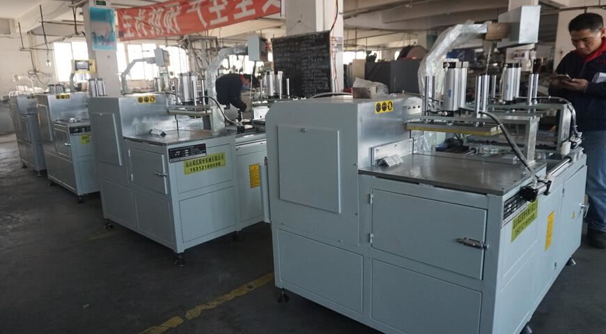 【常州】新能源汽車配件銅條全自動切割機(jī)，單次鋸切4根，黃總隨即訂購