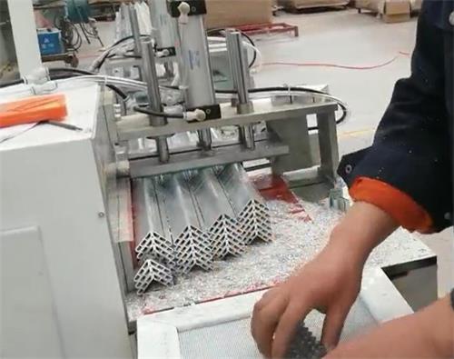 這么好的鋁材鋸切設備廠家，后悔沒有早點遇到【鄧氏切鋁機】